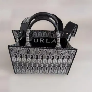 FURLA 아치 무늬 숄더백