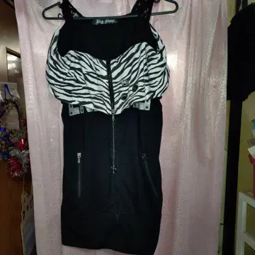 Dig Deep 제브라 패턴 슬리브리스 미니 원피스