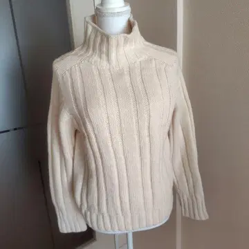 마가렛호웰 하이넥 리브 스웨터 화이트