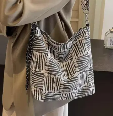 기하학 패턴 숄더백