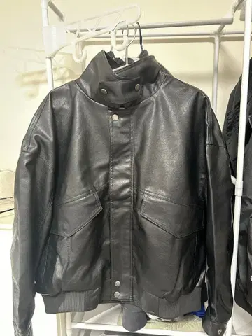 블랙 가죽 자켓 스탠드 카라