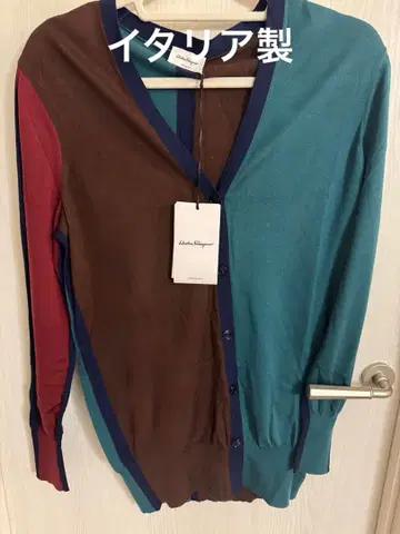 페라가모 컬러 블록 울 가디건 사이즈 M 택 포함 새상품
