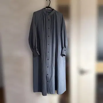 레킵 그레이 버튼 달린 셔츠 원피스 미착용입니다.