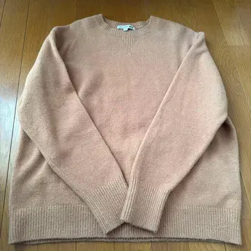 베이지 크루넥 긴팔 스웨터