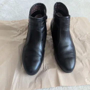 블랙 지퍼 부티