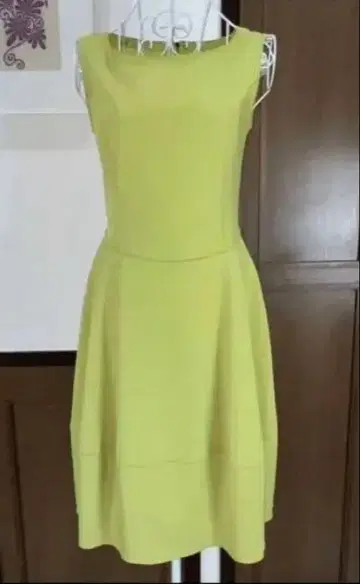 폭시 38 FOXEY 라임 그린 슬리브리스 무릎 기장 원피스