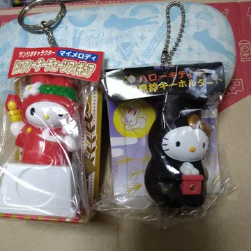 헬로키티 달맞이 방울 키링 & 마이멜로디 트로피 키체인 미개봉