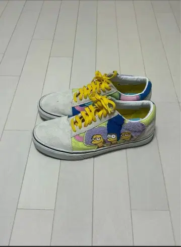 캐릭터 자수 스니커즈 멀티 컬러