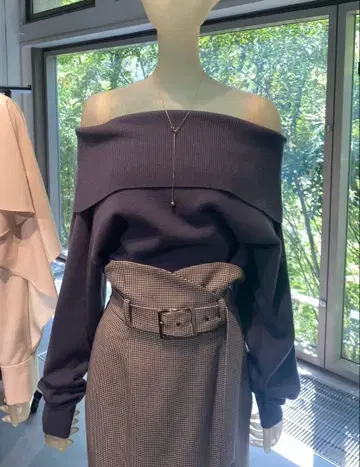 [컨디션 최상 특가 세일] frayID 오프숄더 니트