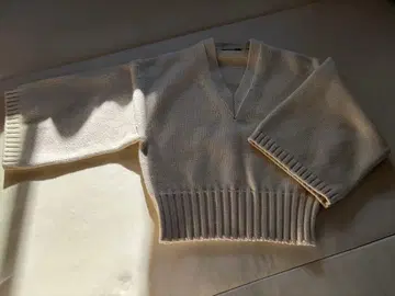 [ 택없는 새상품 ] 캘런솔로지 니트