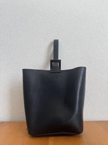 BEAUTY&YOUTH 블랙 가죽 백