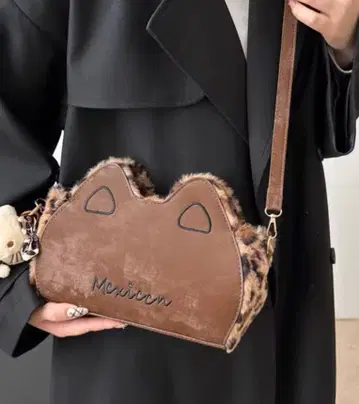 고양이 귀 디자인 클러치백