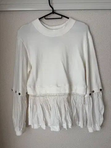 MUVEIL 화이트 프릴 긴팔 상의