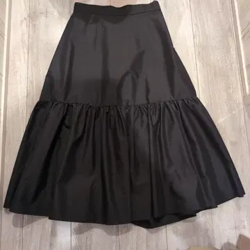 노리즈의 블랙 스커트