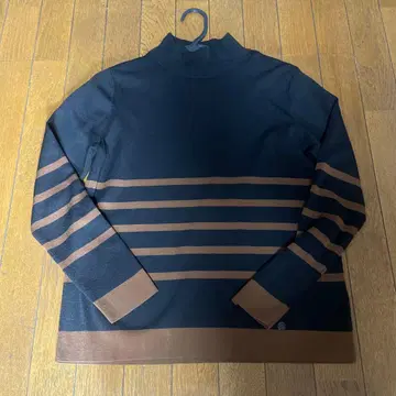 새상품급 매킨토시 런던 울 하이넥 니트 블랙 브라운 보더 38