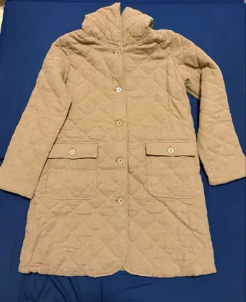 베이지 퀼팅 자켓 M 사이즈 후드 부착 퀼팅 코트