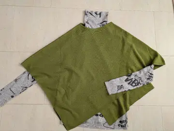 올리브 그린 그레이 터틀넥