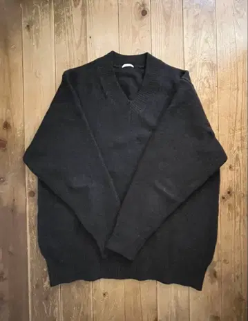 [미사용 새상품] GU 브러쉬드얀 V넥 스웨터 다크 그레이 L