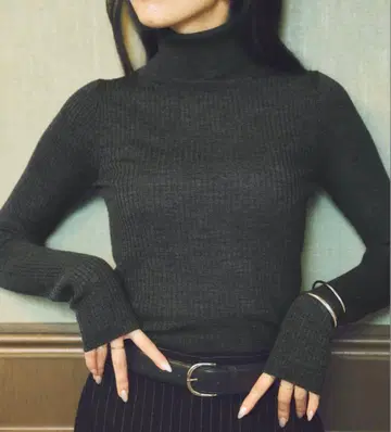 새상품 플라주 블랙 리브 터틀넥 니트