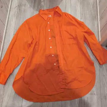 스픽앤스팬의 오렌지 린넨 블라우스
