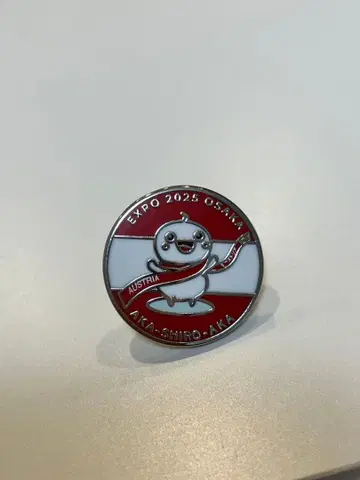 오사카 간사이 만박 회장 한정품 오스트리아 빨흰빨 아카짱 핀 배지