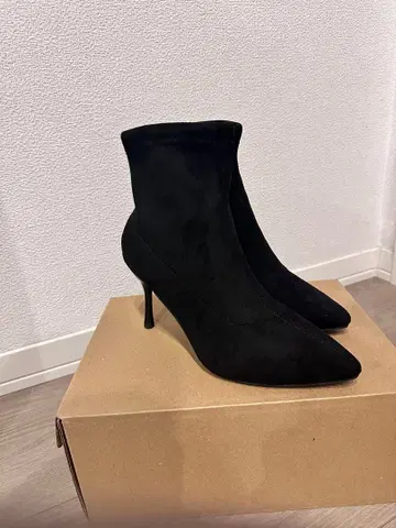 블랙 스웨이드 스틸레토 앵클부츠
