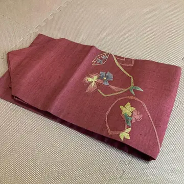 적자색 꽃무늬 자수 오비