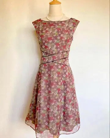 새상품급 토카 리버티 꽃무늬 슬리브리스 원피스 빨간색 브라운