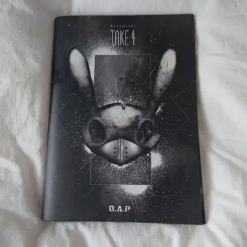 B.A.P TAKE 4 사진집 DVD 포함