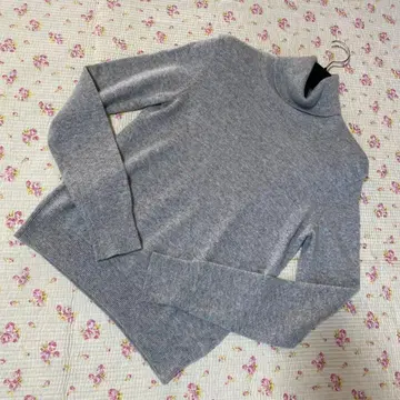 유니클로 캐시미어 100% S 터틀넥 스웨터 그레이 DMW