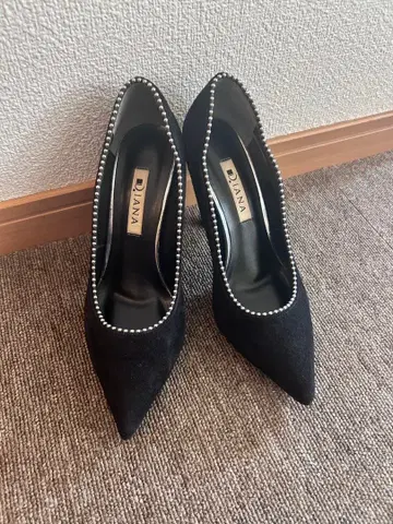 DIANA 비쥬 장식 블랙 하이힐