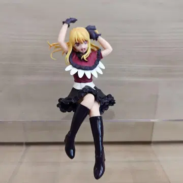 피규어 금발 캐릭터 빨검 의상