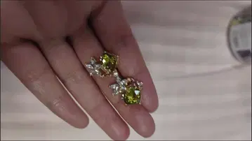 꽃 모티브 옐로우 그린 귀걸이