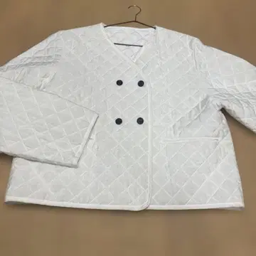화이트 퀼팅 자켓