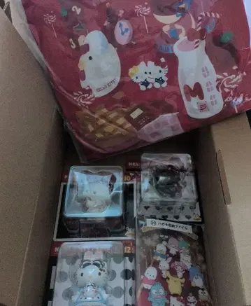 헬로키티 피규어 3종 & 쿠션 세트 덤 파일