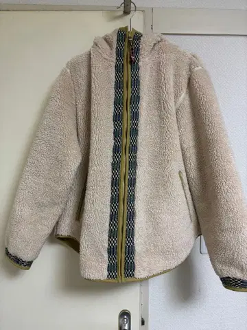 네-넷 후드 부착 베이지 플리스 자켓