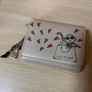 [ 질스튜어트 ] 미우라 다이치 콜라보 가죽 접이식 지갑 참 포함