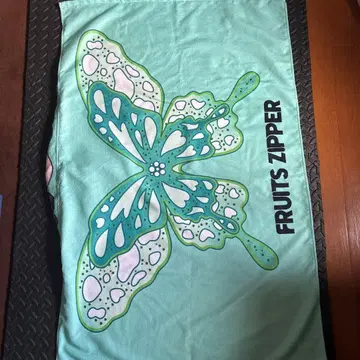 FRUITS ZIPPER 후드 부착 타월 사쿠라이 유이
