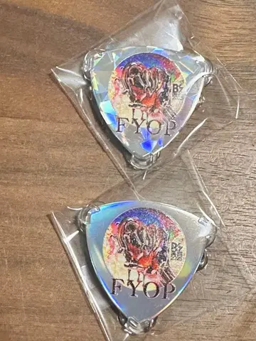 B zFYOP 가챠가챠 피크 배지 2개 세트