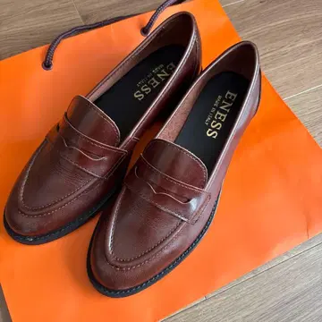 SHIPS any ENESS 브라운 로퍼