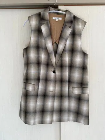 [미니멀리스트 1월 중 게재] MOUSSY 체크 무늬 슬리브리스 자켓