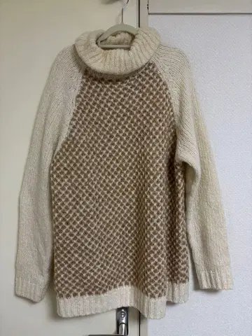 네-넷 터틀넥 니트 아이보리 베이지 계열