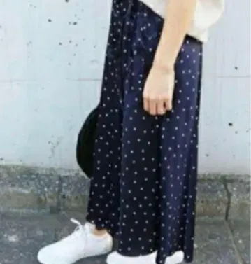 IENA 라이트데신 도트 프린트 스커트