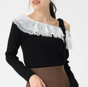 새상품 미사용 2025 가을/겨울 신상 어깨 리본 아지메 프릴 니트