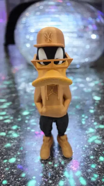 스트릿 패션 덕 피규어 .높이 30cm