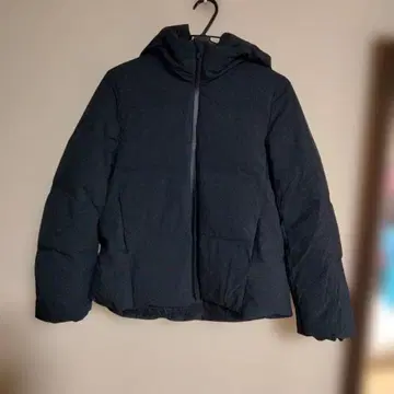 UNIQLO 블랙 심리스 다운 자켓 S