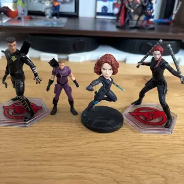 어벤져스 클린트, 나타샤 피규어 4개