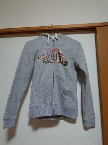 미사용 THE NORTH FACE 꽃무늬 후드 부착 후드티 그레이 S