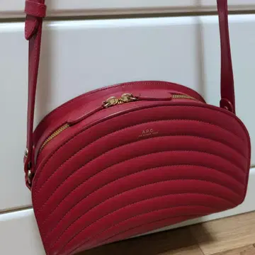 레어 A.P.C. 하프문 숄더백 퀼팅 빨간색