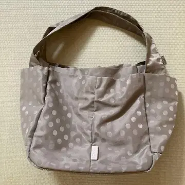 SACCS 베이지 도트 무늬 토트백